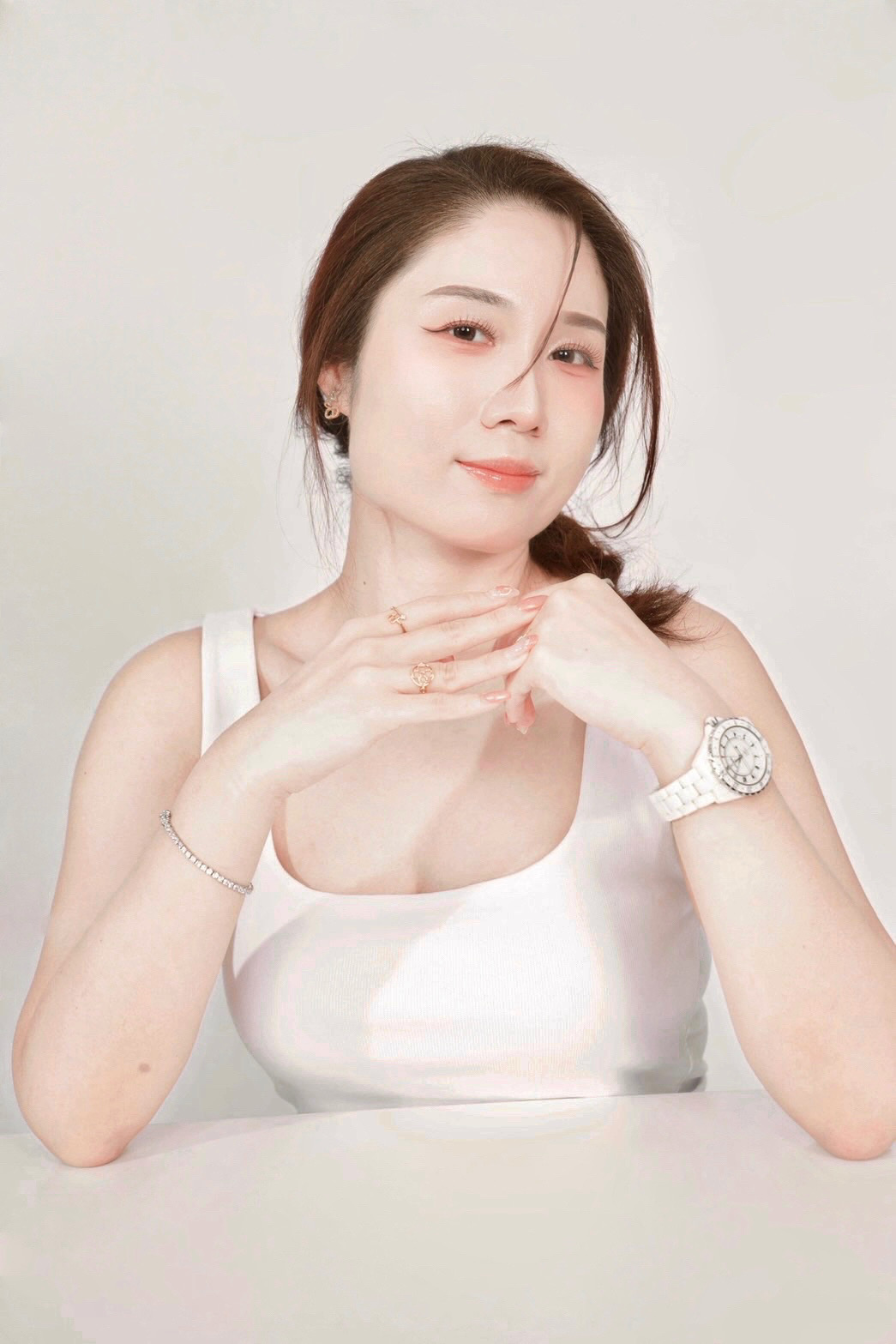 MONA PRASERTBODIN, pilates instructor